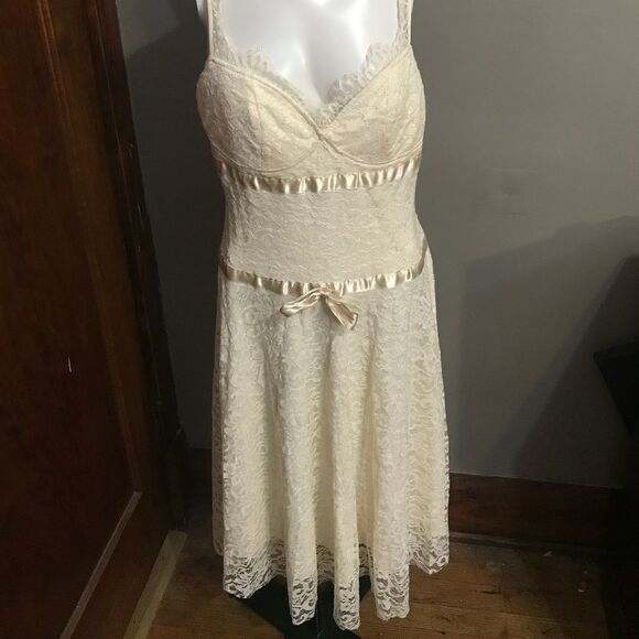 Alexia Admor Dresses & Skirts - Alexia Admor NWT Sleeveless Lacey Dress